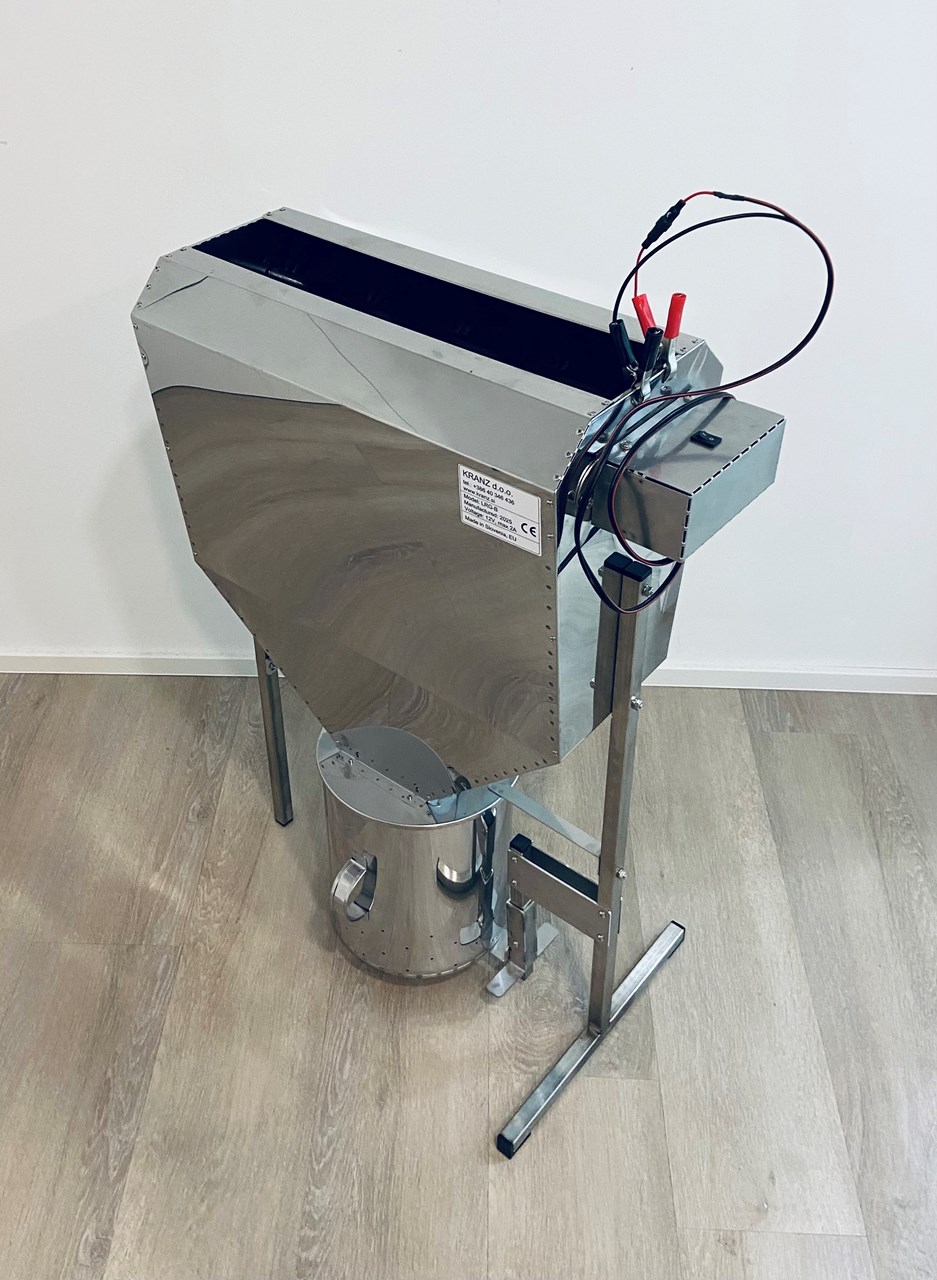 Logar — urządzenie do odgarniania pszczół 50 cm z pedałem nożnym do uli magazynowych